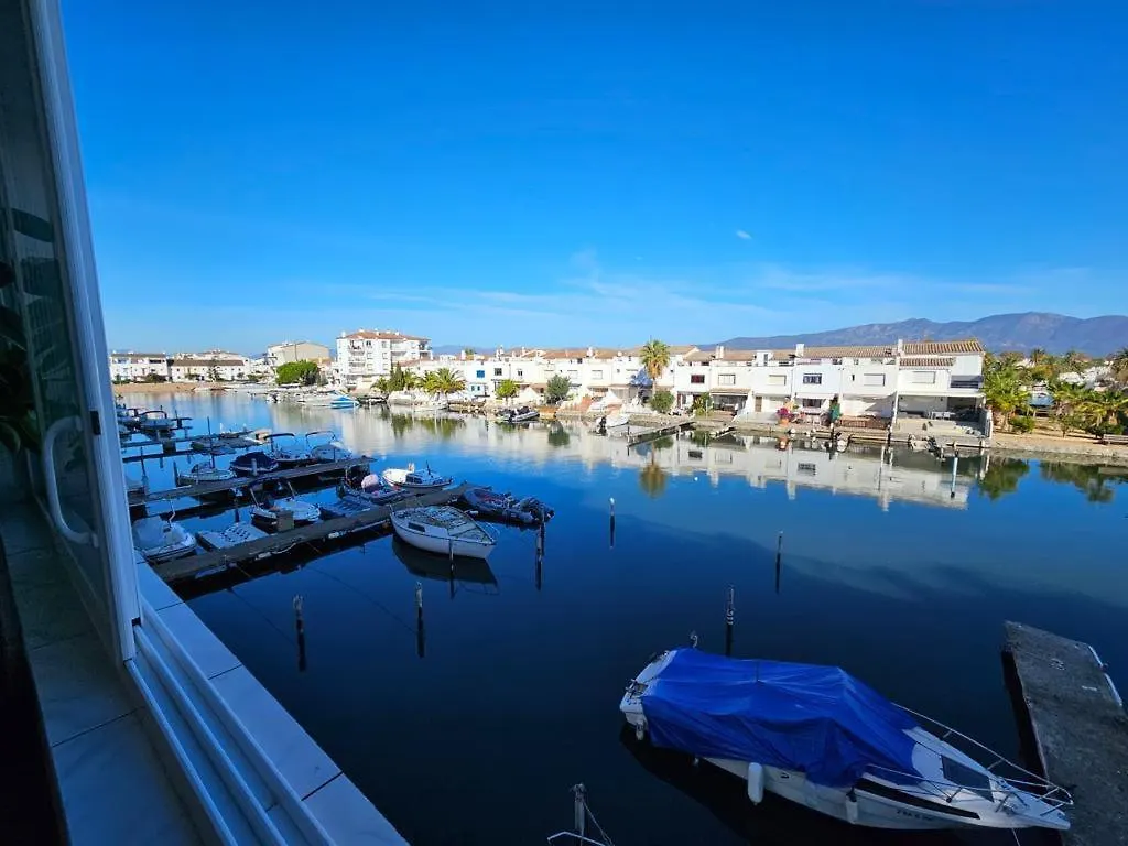 Grand Appartement Vue Canal إمبوريابرافا