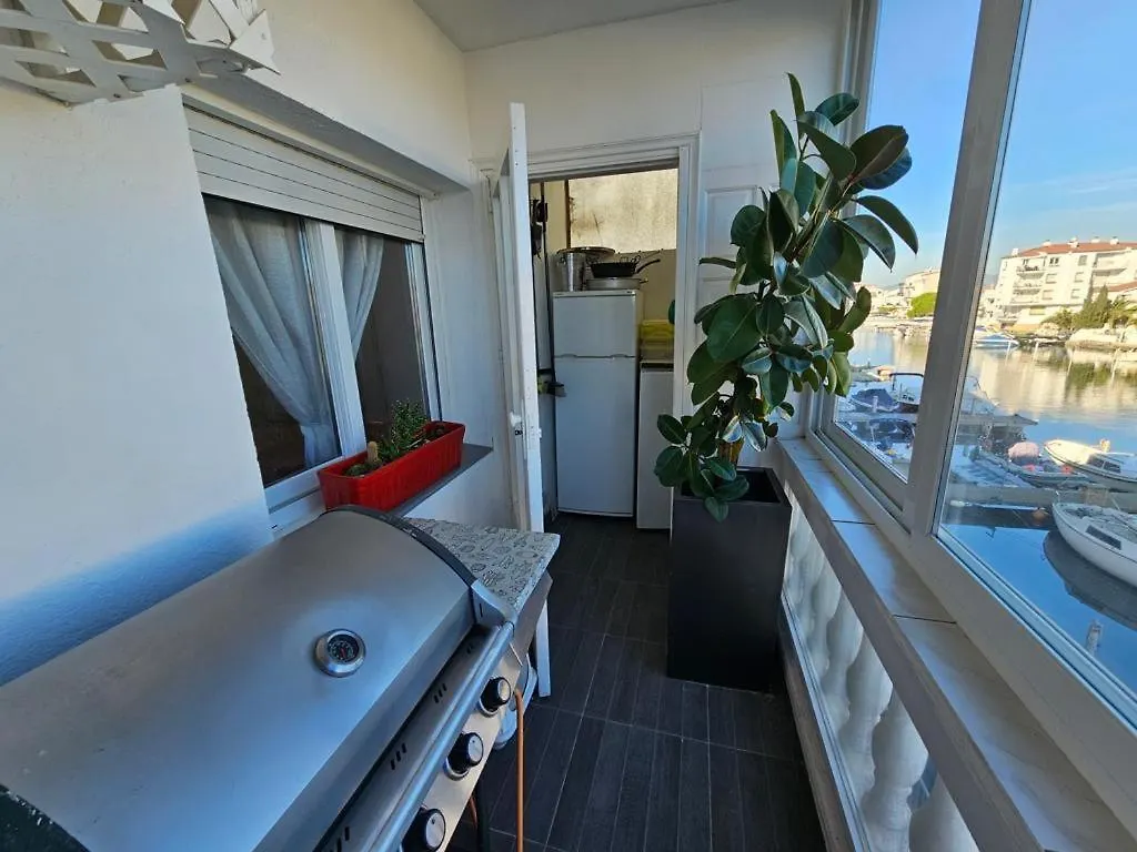 Grand Appartement Vue Canal إمبوريابرافا