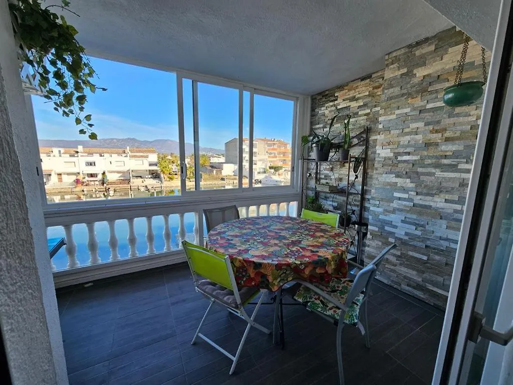 Grand Appartement Vue Canal إمبوريابرافا